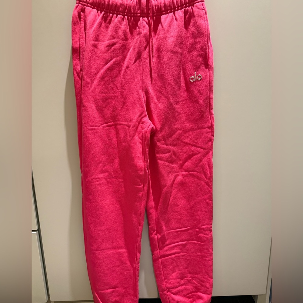 *NEVER WORN*ALO Yoga Pink Jogger Pants